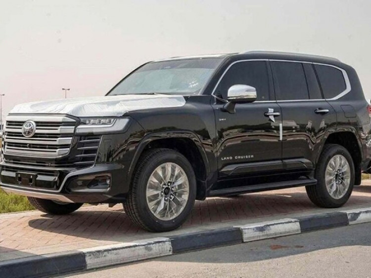 Toyota Land Cruiser Hybrid ra mắt và bài toán đội giá SUV hạng sang