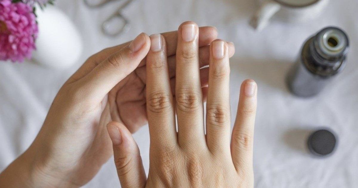 Những dấu hiệu cảnh báo móng tay đang bị tổn thương và cách phục hồi