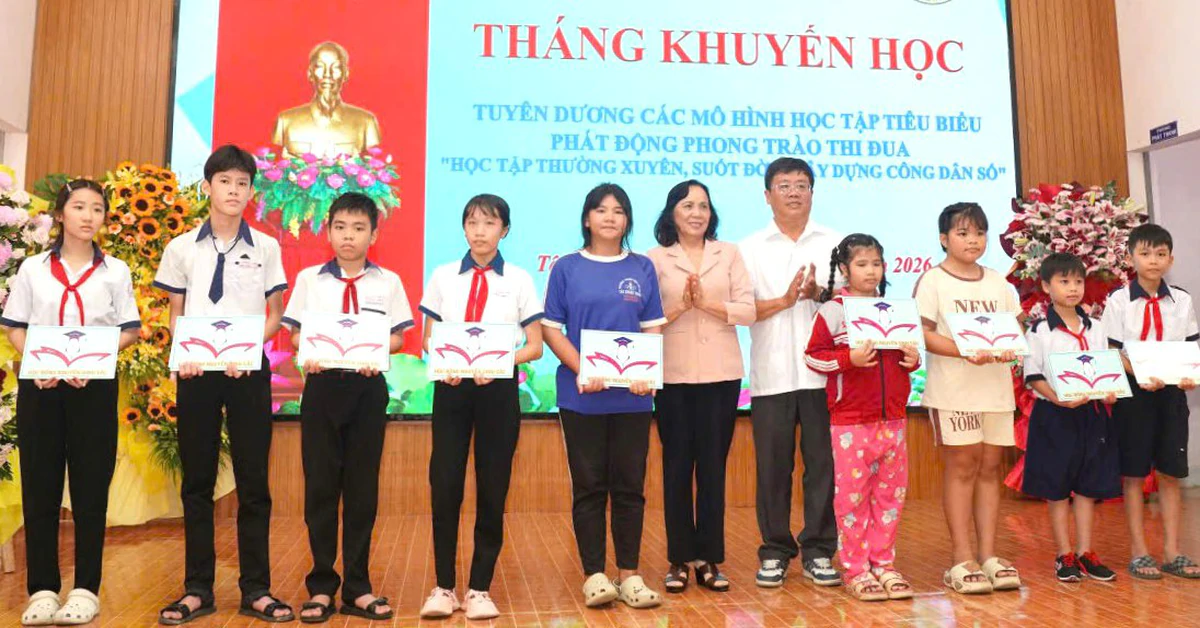 Hơn 20 tỷ đồng học bổng: Khi địa phương cùng giữ học sinh ở lại trường