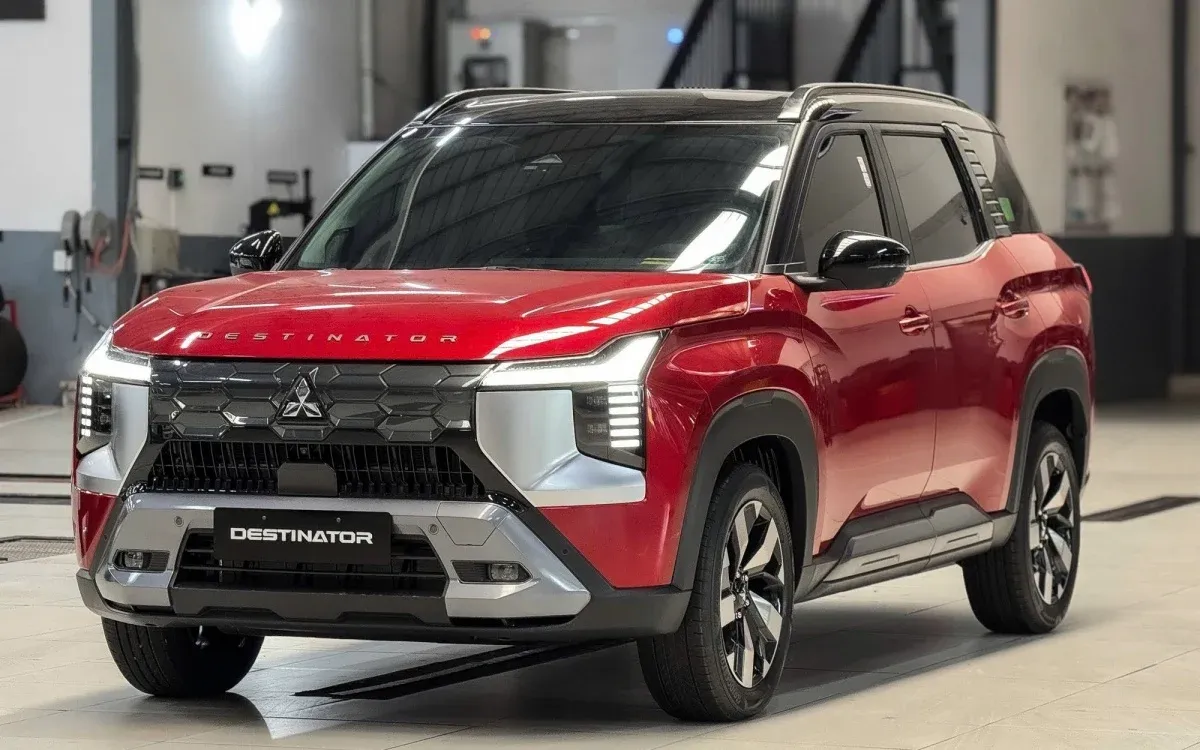 Mitsubishi Outlander hybrid sắp về Việt Nam: cú trở lại đáng chờ