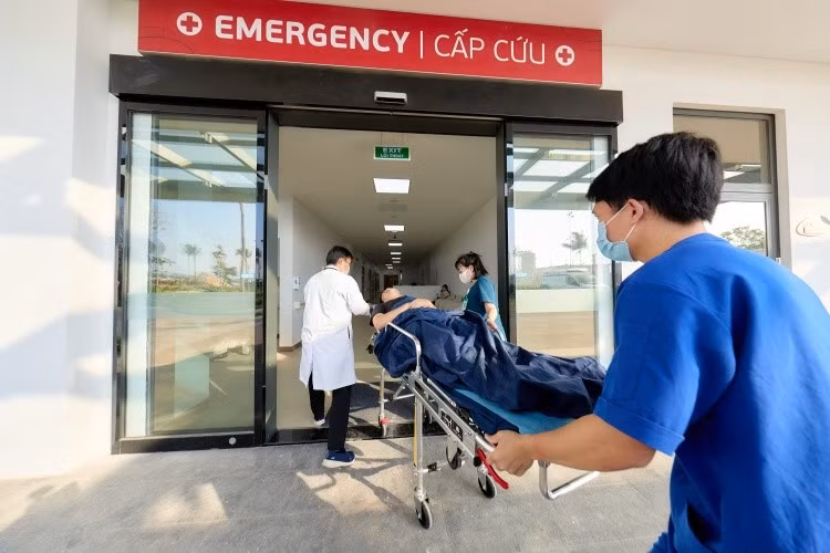 Du khách nước ngoài gặp sự cố sức khỏe tại Việt Nam: Hiểm họa, giờ vàng và mạng lưới an toàn mới