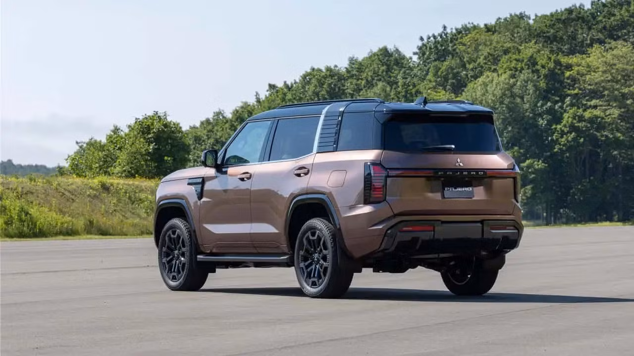 Mitsubishi Pajero thế hệ mới trở lại: Cửa nào trước Everest và Prado?