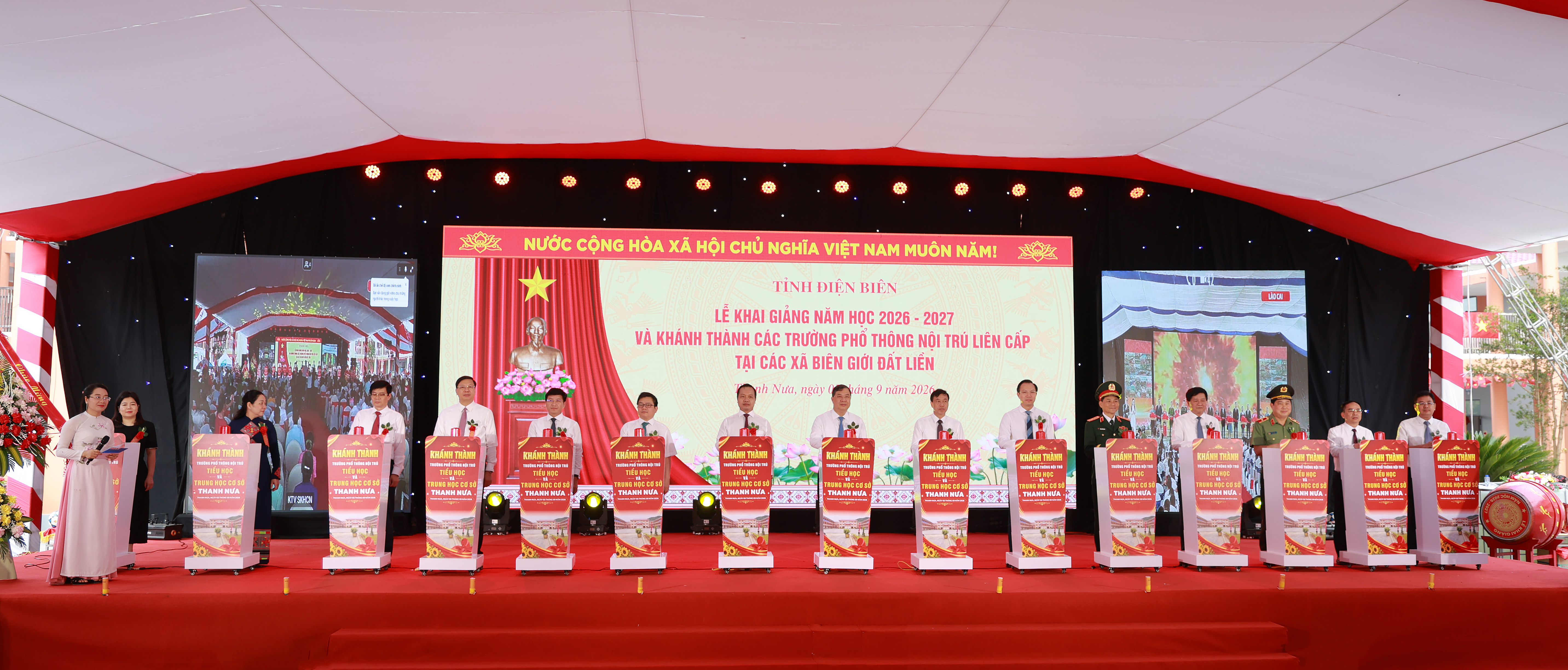 Sách giáo khoa đến tay học sinh vùng biên: khi trường nội trú Điện Biên mở cánh cửa tri thức