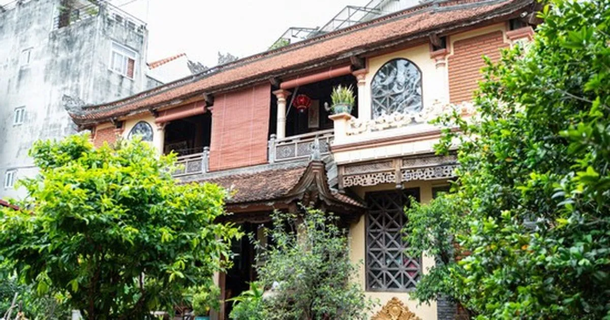 Ngôi nhà 110m² lưu giữ di sản đồ gỗ cổ kính