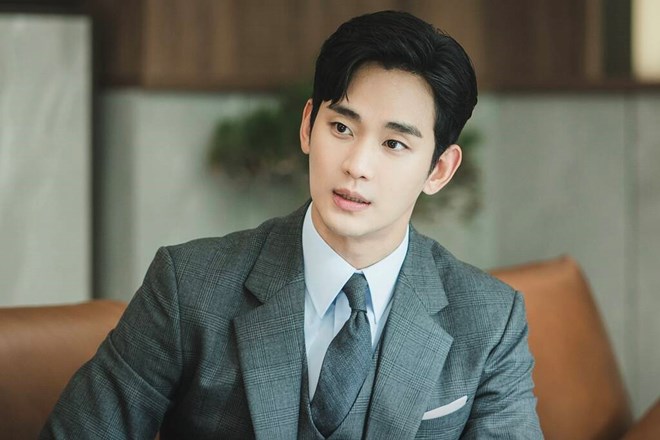 Kim Soo Hyun tái xuất lễ trao giải và làn sóng tranh cãi