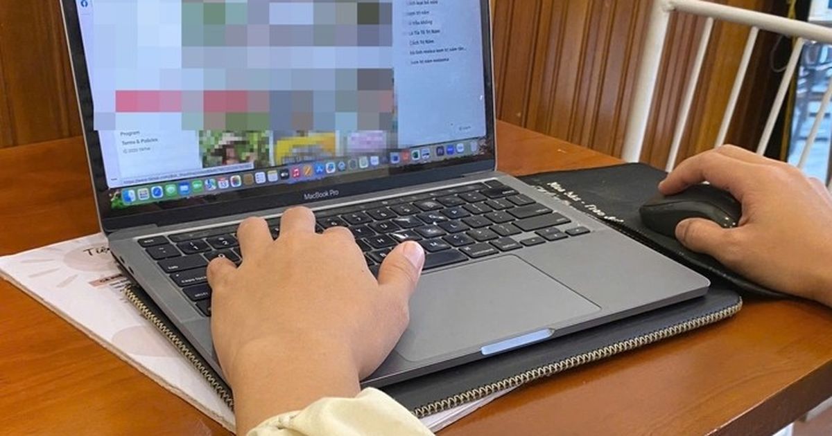 Tuổi 40-50 kiệt sức vì kẹp giữa con nhỏ và cha mẹ già