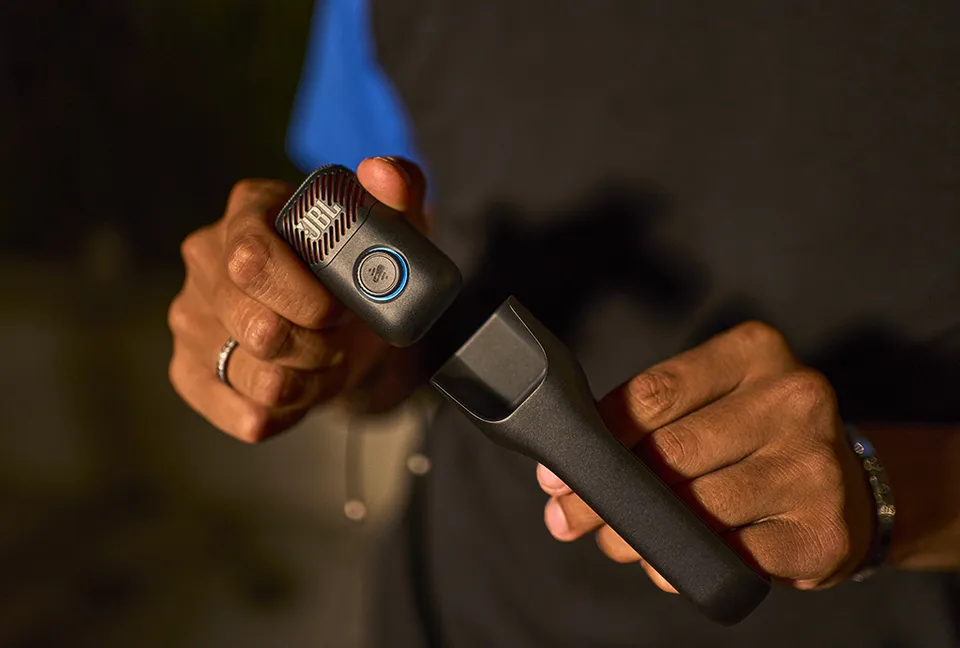 JBL EasySing Mic Mini: Micro không dây biến phòng khách thành sân khấu karaoke