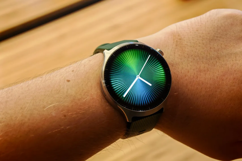 Moto Watch Ultra: cú trở lại tham vọng của đồng hồ thông minh Motorola