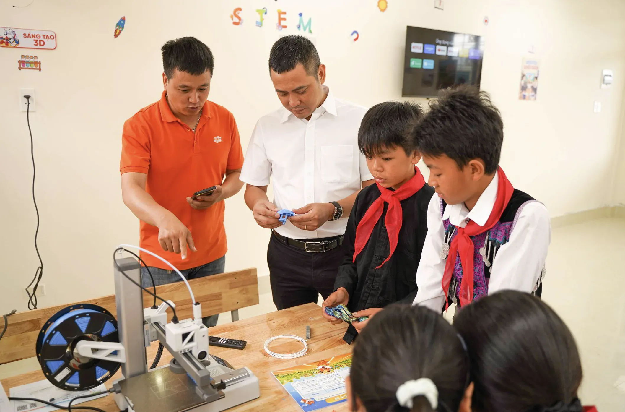 Máy in 3D và phòng STEM mở cửa công nghệ cho học sinh vùng khó