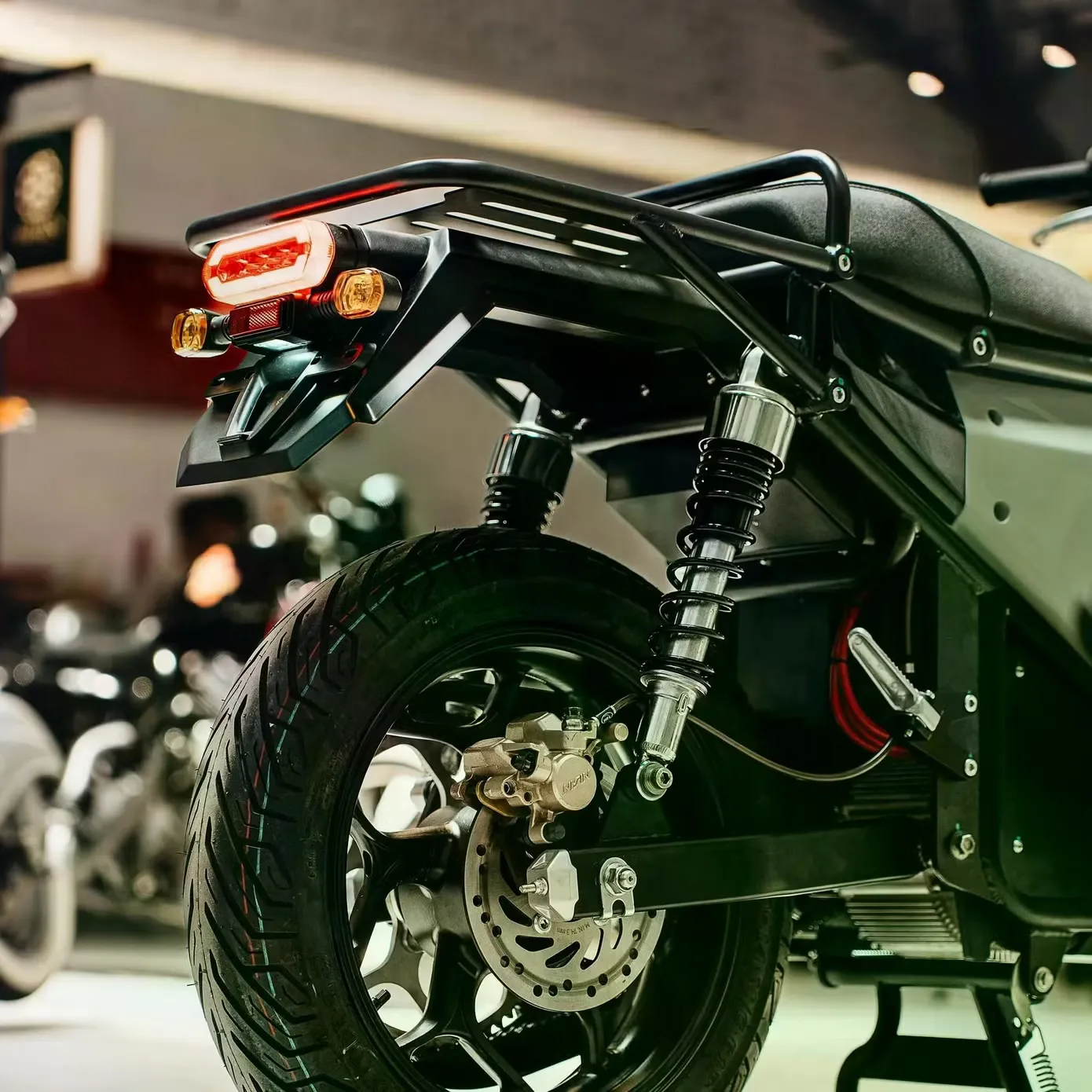 Nuen Moto Volty U1: xe máy điện đổi pin cho vận tải đô thị