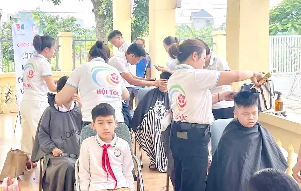 Những salon tóc với sứ mệnh xã hội: Khi mái tóc trở thành chiếc cầu kết nối cộng đồng