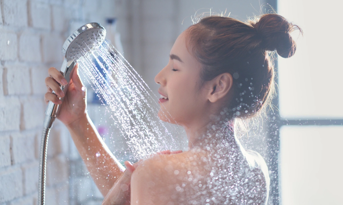 Những thói quen tắm nguy hiểm có thể gây đột quỵ: 3 kiểu tắm “mạng mỏng như giấy”