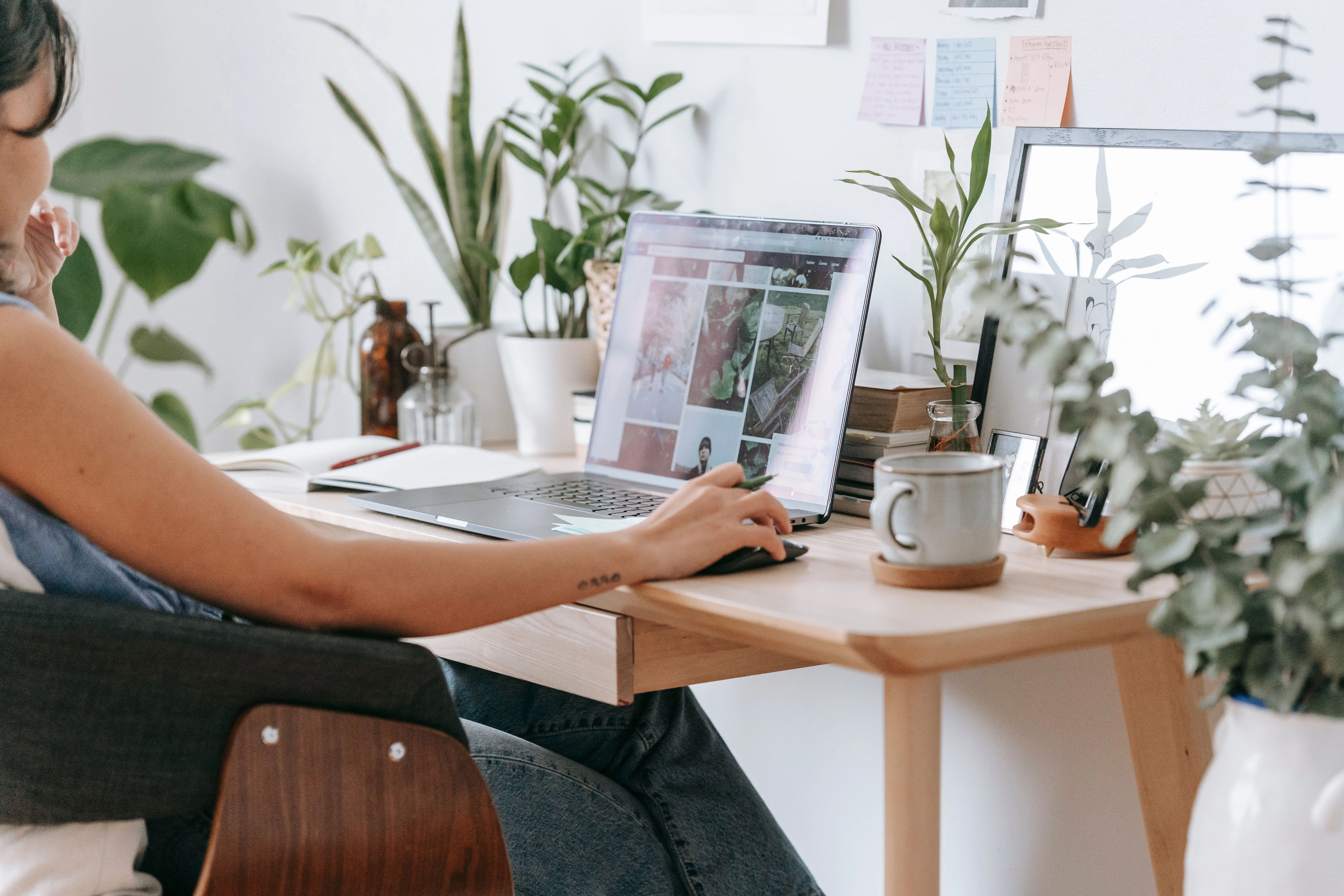 Nghề dọn rác AI: lối thoát mới hay ngõ cụt cho freelancer sáng tạo?
