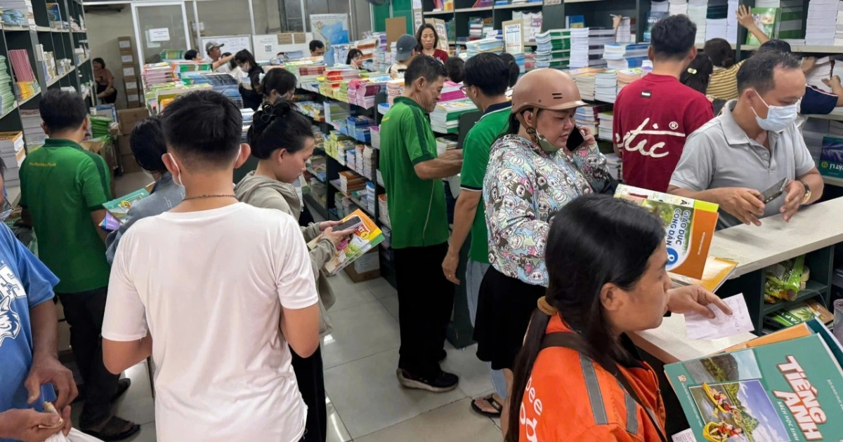 Thiếu sách giáo khoa trước khai giảng: Lỗi hệ thống chứ không phải riêng phụ huynh