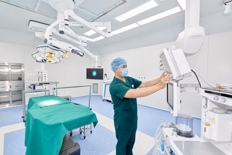 Du khách nước ngoài gặp sự cố sức khỏe tại Việt Nam: Hiểm họa, giờ vàng và mạng lưới an toàn mới