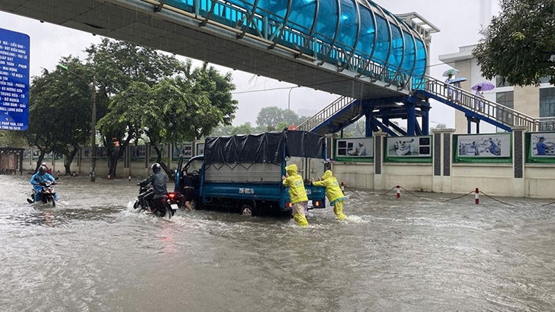 Hà Nội ra mắt mini app ‘Bản đồ mưa ngập’ trên iHanoi: Hướng dẫn cài cảnh báo và theo dõi ngập lụt
