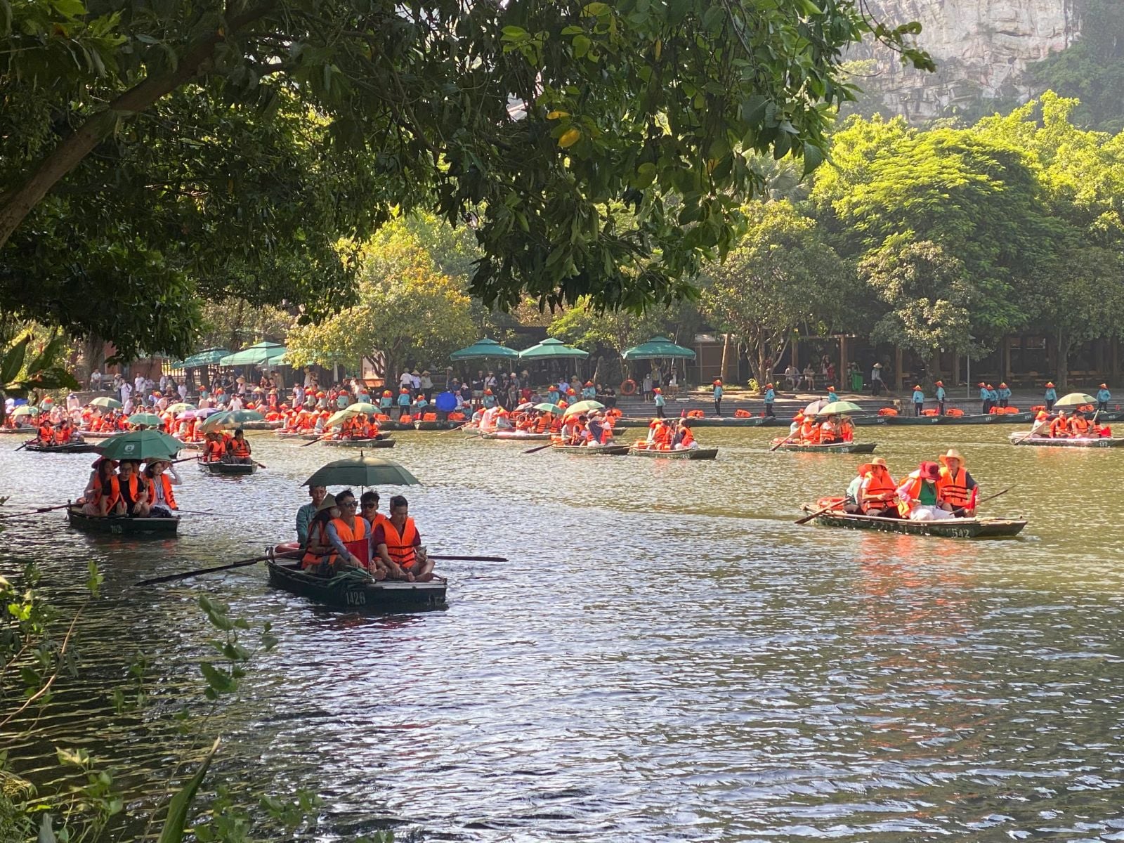 Ninh Bình đón gần 789.000 khách dịp 2/9: Cảnh báo quá tải và gợi ý lịch trình giá rẻ