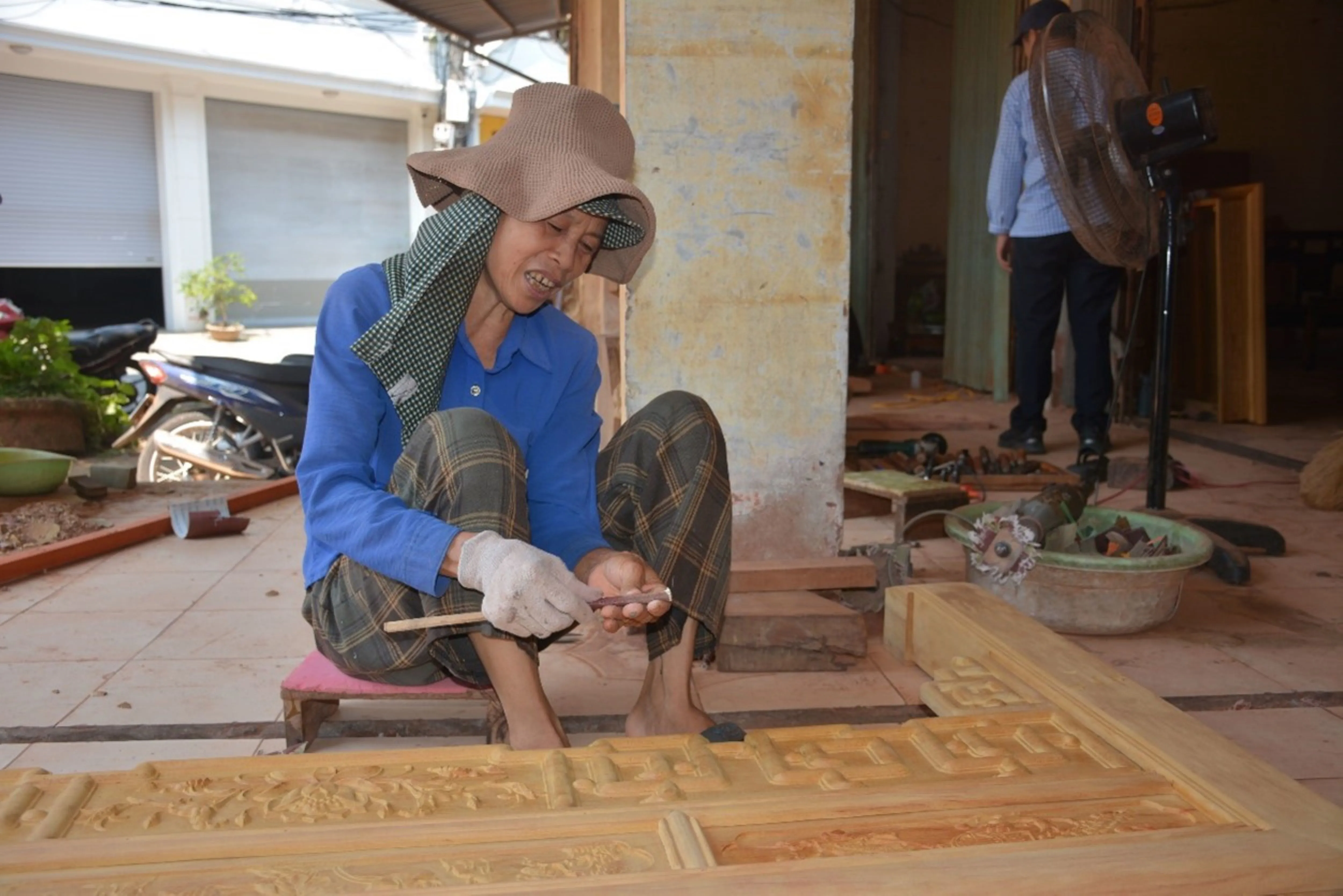 Từ gỗ tàu thuyền bỏ hoang đến đồ gỗ cao cấp Việt