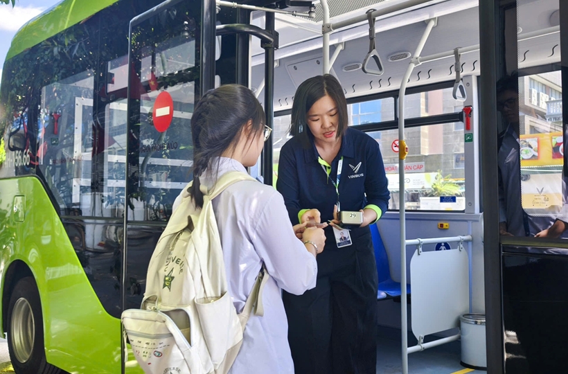 Xe buýt điện miễn phí cho học sinh ở Quảng Ninh: bài toán tiết kiệm chi phí đi học mỗi ngày