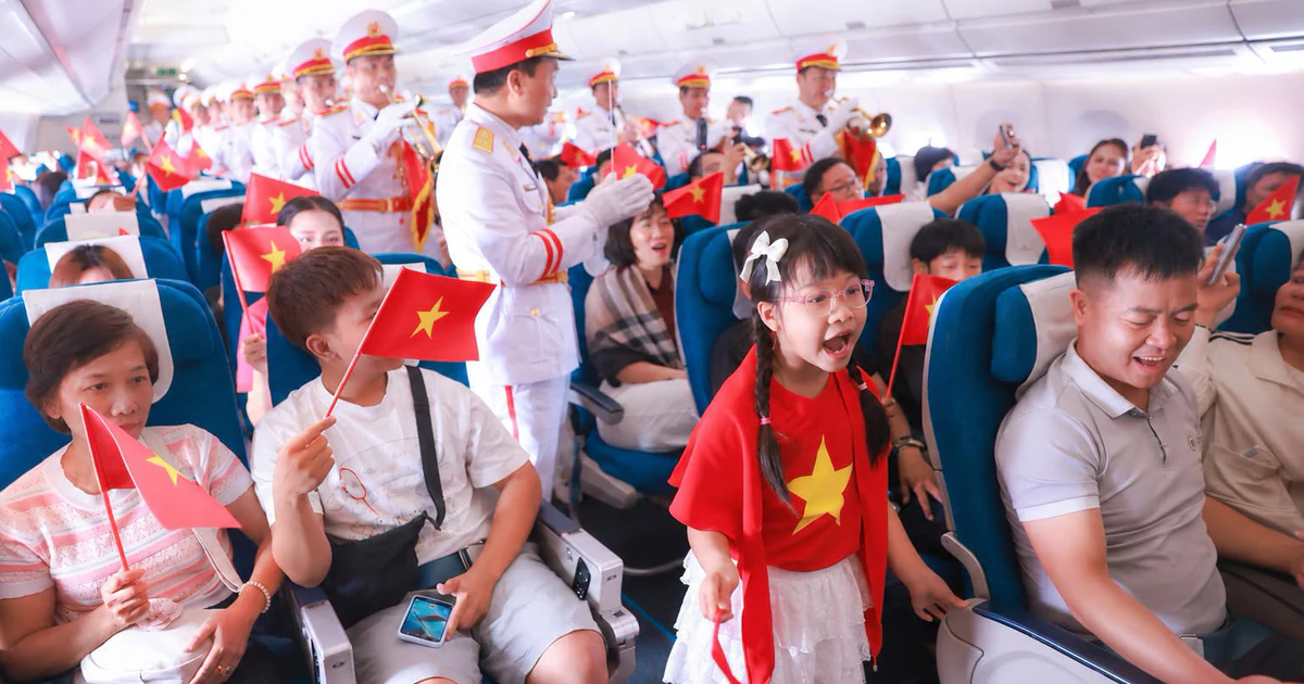 Âm nhạc Quốc khánh: khi Quốc ca vang từ bầu trời đến mái ấm