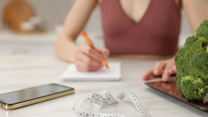 Ghi chép thực phẩm hằng ngày: Chiếc “gương soi” khoa học cho mọi hành trình giảm cân
