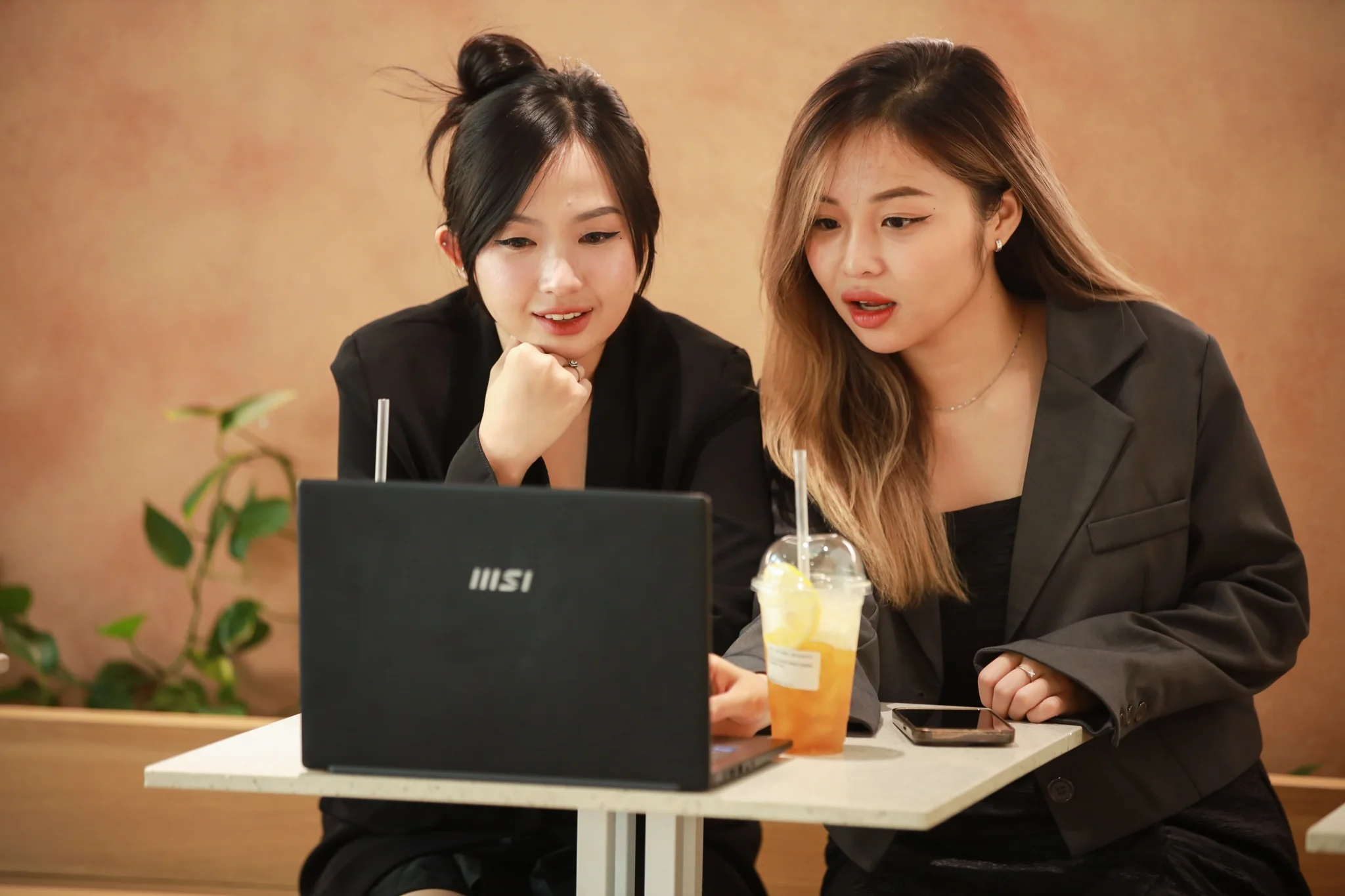 7 kỹ năng AI nhân viên trẻ cần để không bị tụt lại