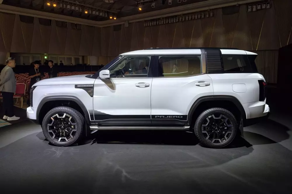 Mitsubishi Pajero trở lại: đe dọa Land Cruiser Prado hay Ford Everest?