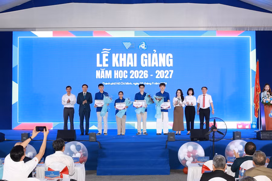 Sinh viên thời AI: Giữ vững điều mà máy không thể thay
