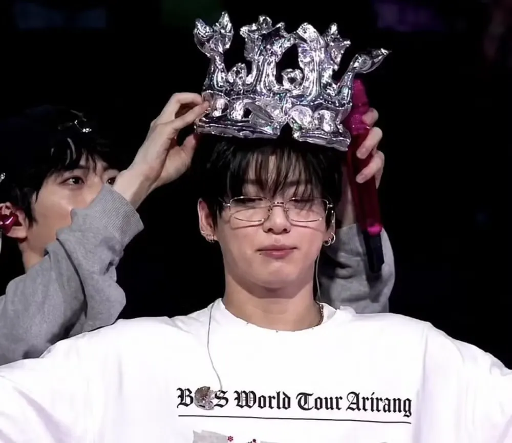 Khoảnh khắc Jungkook và fan xe lăn: khi K-pop chạm tới sự gần gũi