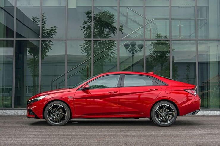 Hyundai Elantra Sensual Sportiness: Đủ lực đấu Corolla, Civic?