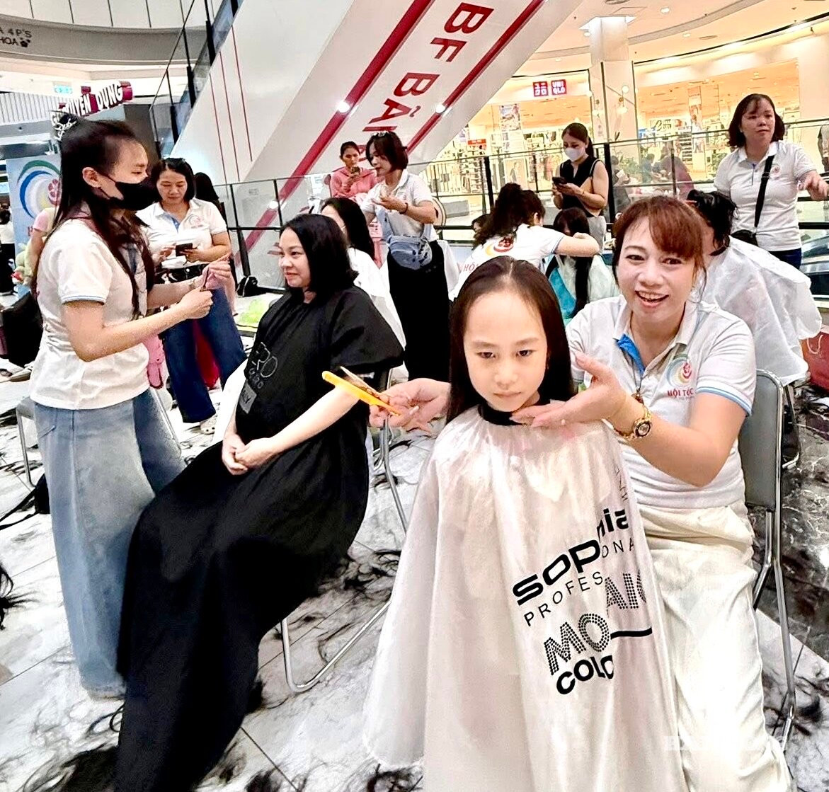 Những salon tóc với sứ mệnh xã hội: Khi mái tóc trở thành chiếc cầu kết nối cộng đồng