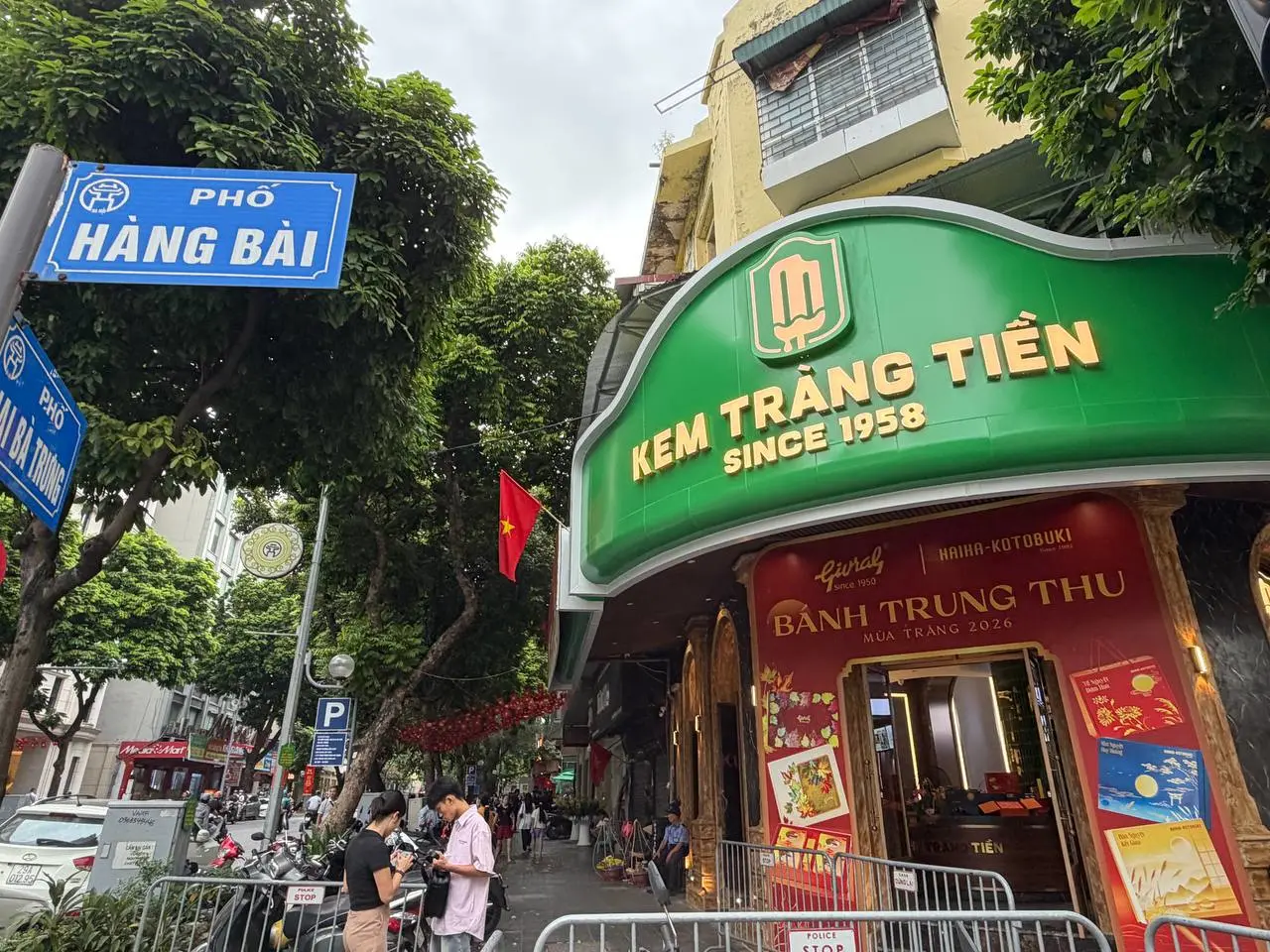 Khi kem Tràng Tiền rời vị trí huyền thoại: khách có còn yêu như xưa?