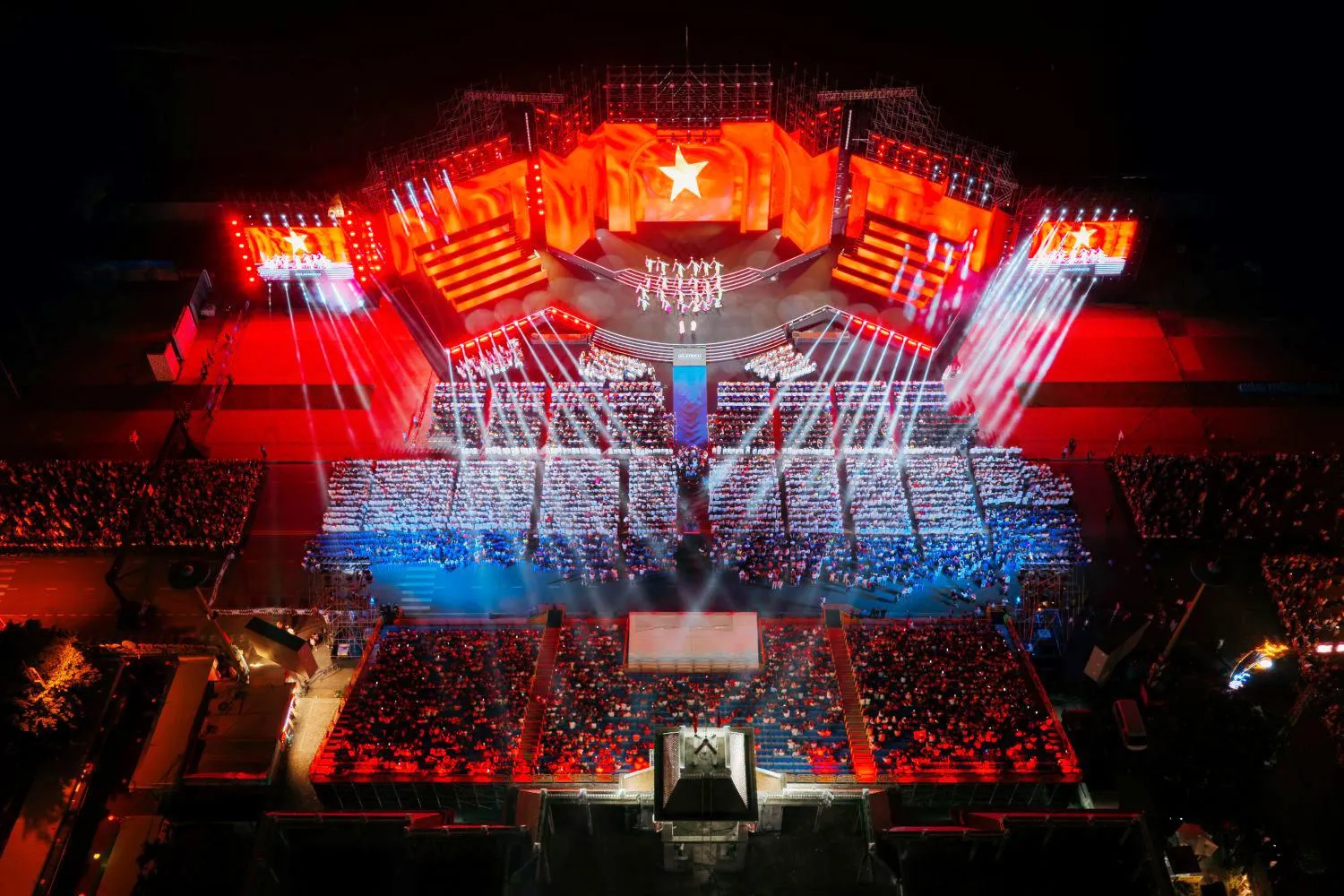 111 thí sinh Miss World tỏa sáng trên sân khấu biển Nha Trang