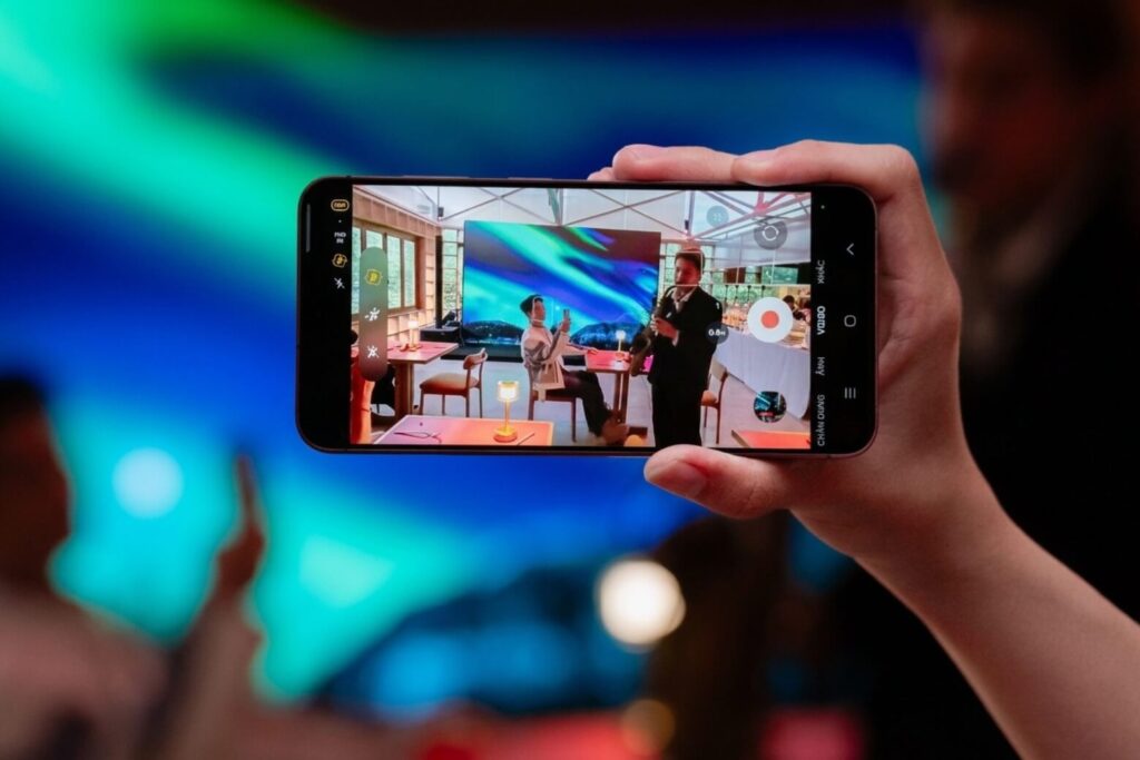 Samsung Galaxy S26 FE đối đầu Redmi Note 17 Pro Max 5G: chọn ổn định hay hiệu năng?