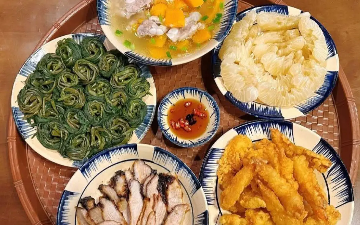 Mâm cơm gia đình 7 món: Bữa ăn nhỏ, sợi dây lớn
