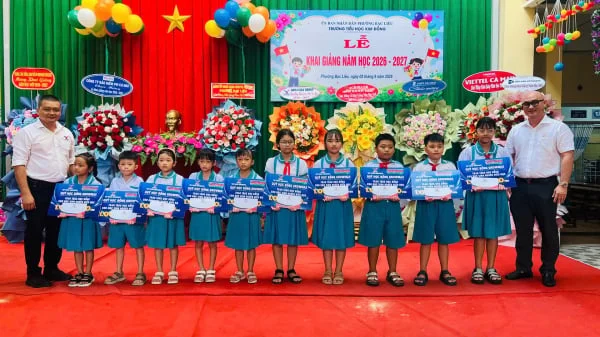 Doanh nghiệp lớn trao học bổng: Khi tập đoàn bước vào lớp học