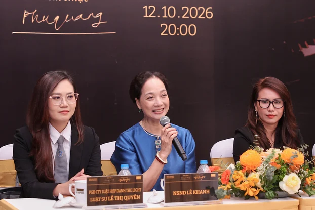 Ba con nhạc sĩ Phú Quang lần đầu cùng sân khấu