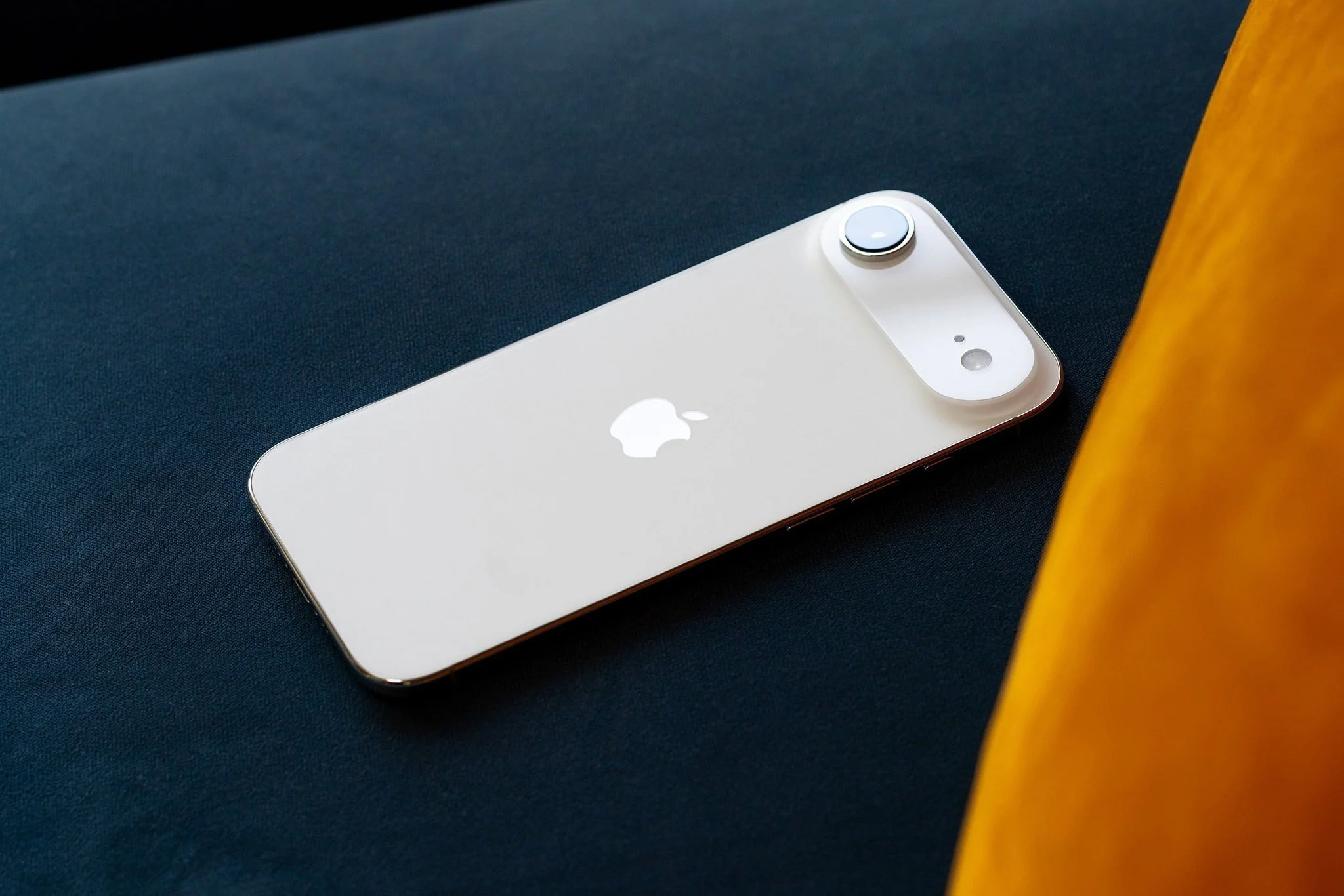iPhone giảm giá sâu: nên mua ở Apple Store hay cửa hàng bán lẻ?