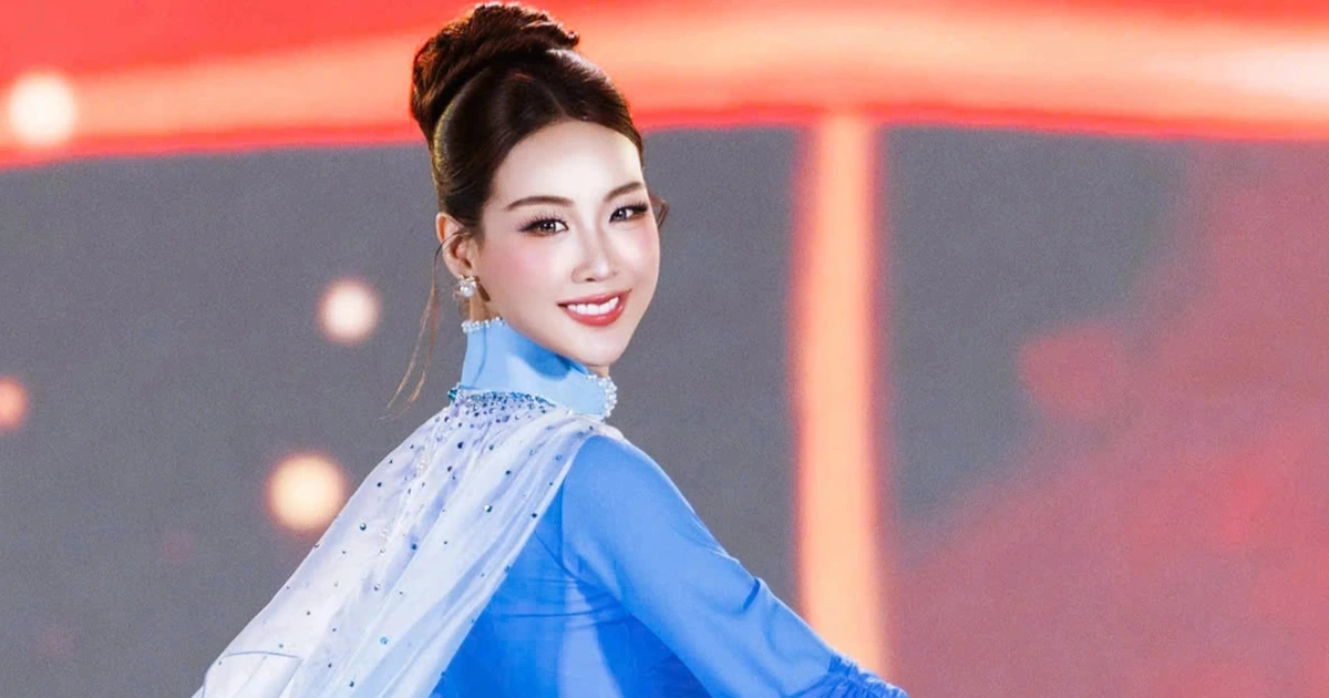 Ngô Nhật Huy và “Vũ khúc Hải Lam”: Tà áo dài bước ra biển lớn Miss World