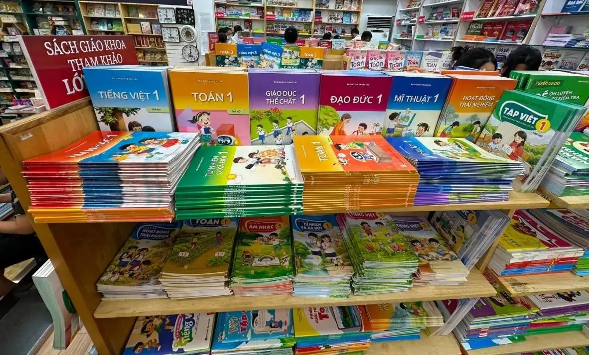 Cách phụ huynh nhận diện sách giáo khoa giả trước năm học mới