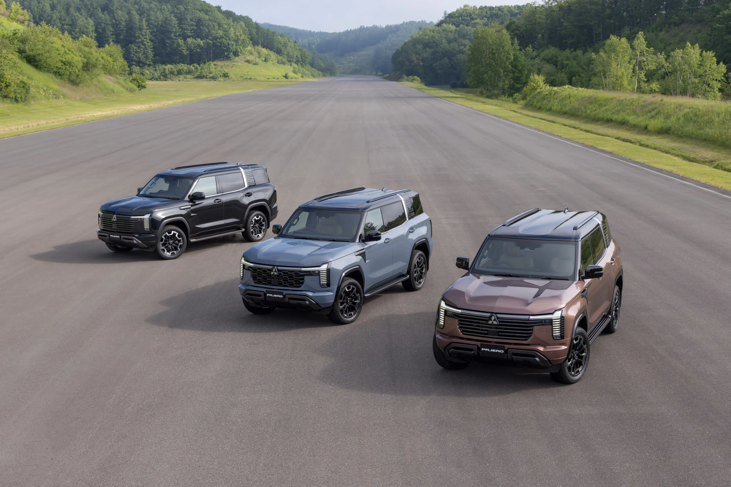 Mitsubishi Pajero thế hệ 5: nội thất lột xác nhưng vẫn giữ chất SUV thực dụng