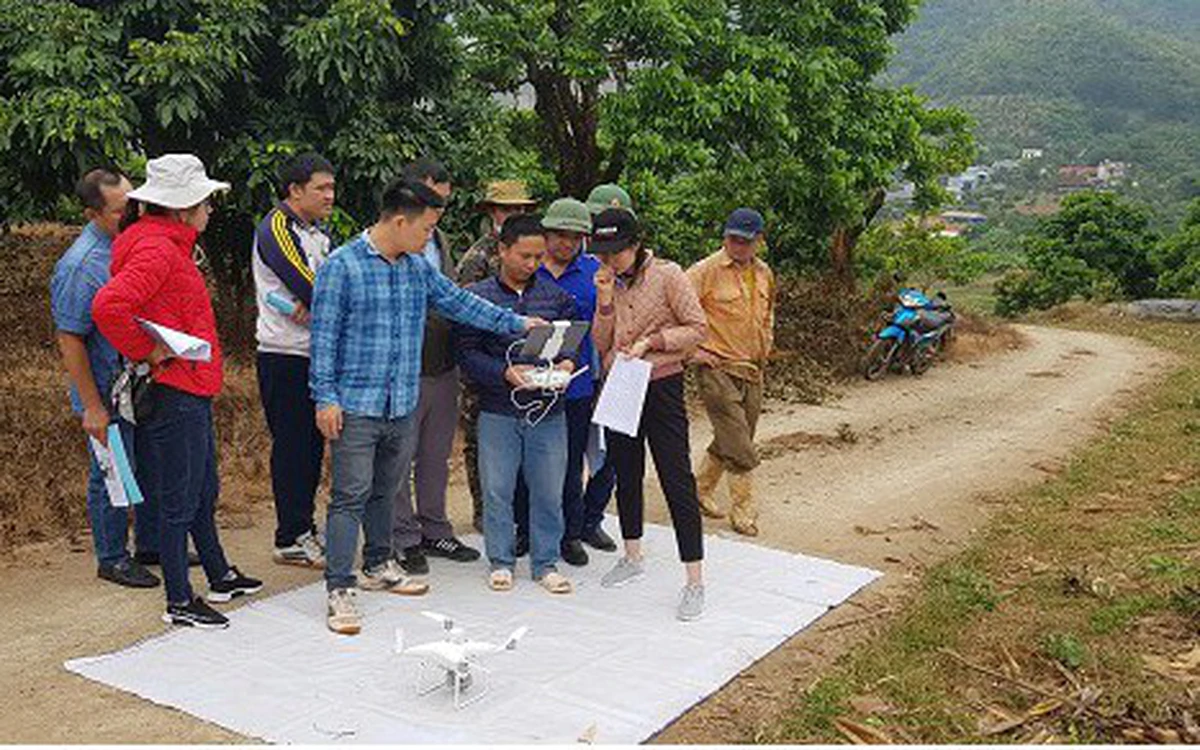 Drone theo dõi sức khỏe cây trồng: Bước nhảy của nông nghiệp 4.0 trên vườn xoài, nhãn