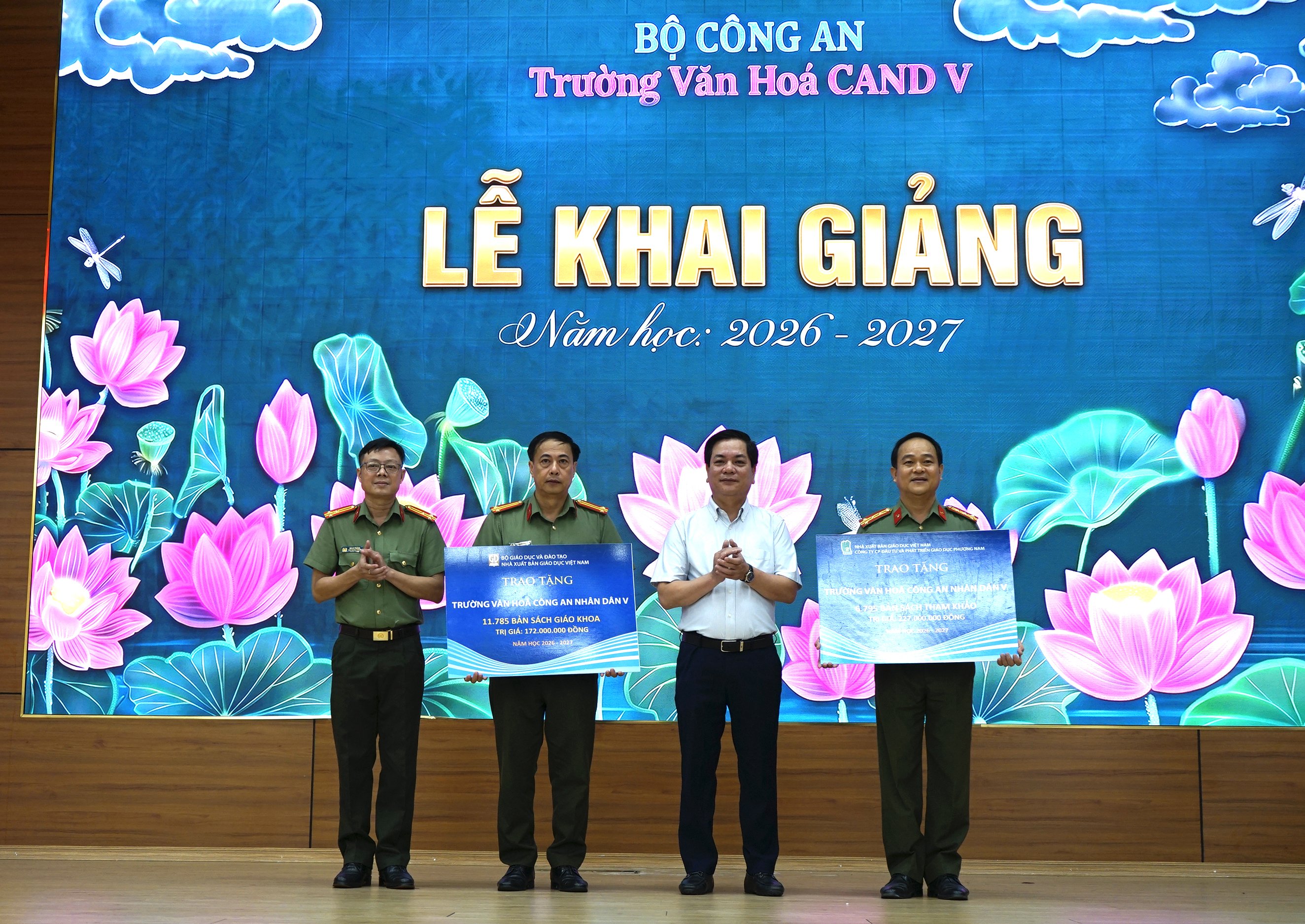 Gần 18.500 cuốn sách tặng trường đặc biệt: ý nghĩa vượt khỏi giá bìa
