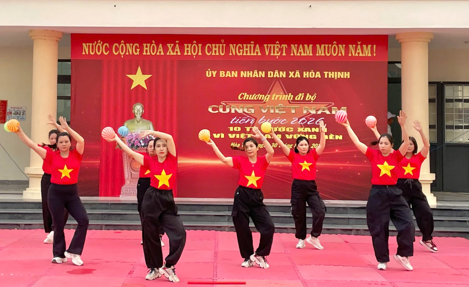 Hàng nghìn người cùng sải bước: sức mạnh sức khỏe của đi bộ cộng đồng