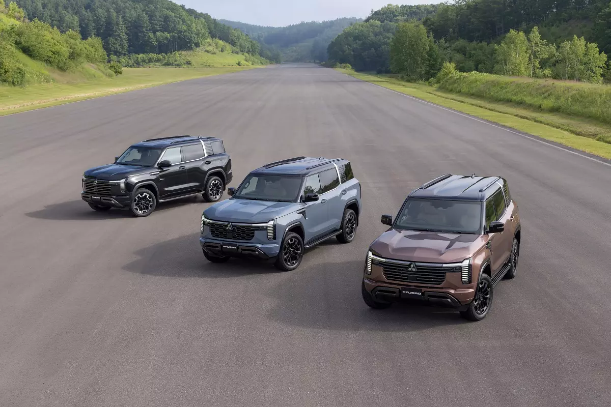Mitsubishi Pajero đắt hơn Ford Everest: chiến lược giá hay liều lĩnh?