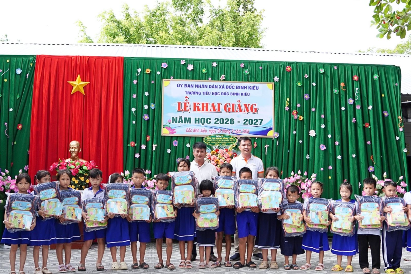 Japfa Việt Nam trao quà cho 1.000 học sinh khó khăn trước năm học mới