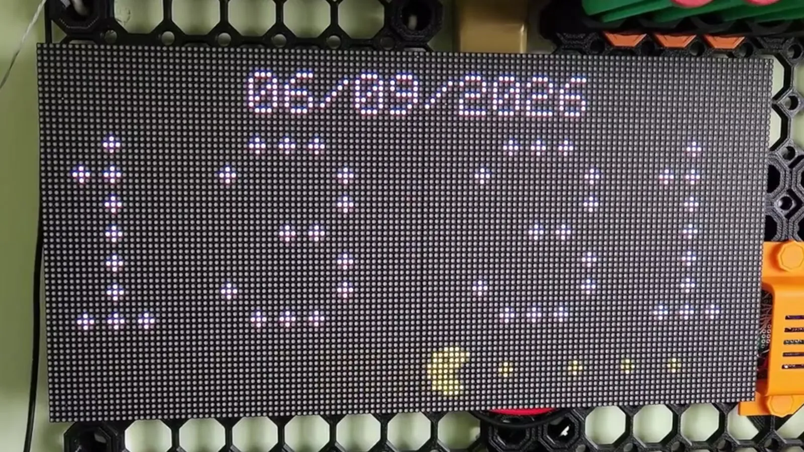 5 dự án ESP32 thực tế với chi phí thấp: Từ đồng hồ retro đến camera nhiệt DIY