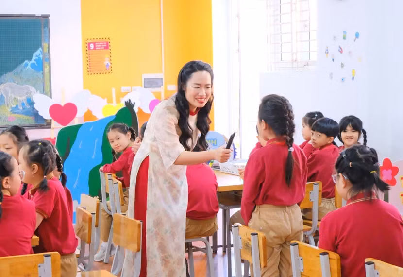 Cắt giảm hồ sơ, cuộc thi: Trả giáo viên về đúng bục giảng