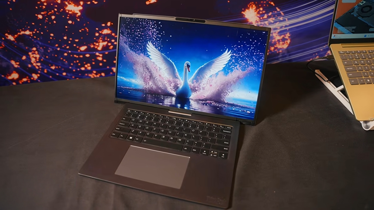 Lenovo Project Swan: laptop màn hình cuộn có thay được màn hình di động?