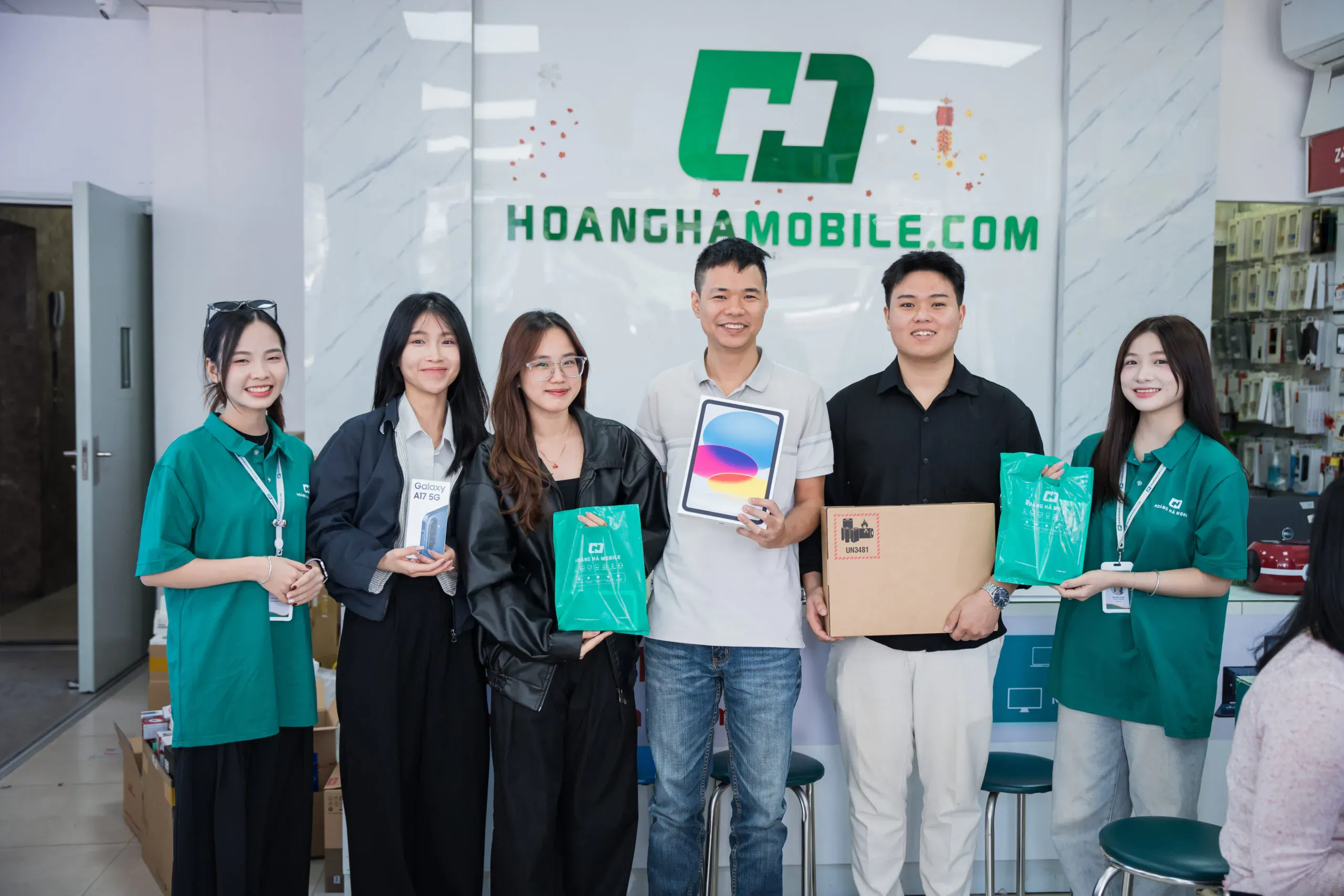 Z-Tech Unite vs Hoàng Hà Mobile: đại tiệc sale công nghệ tháng này nào đáng tiền hơn?